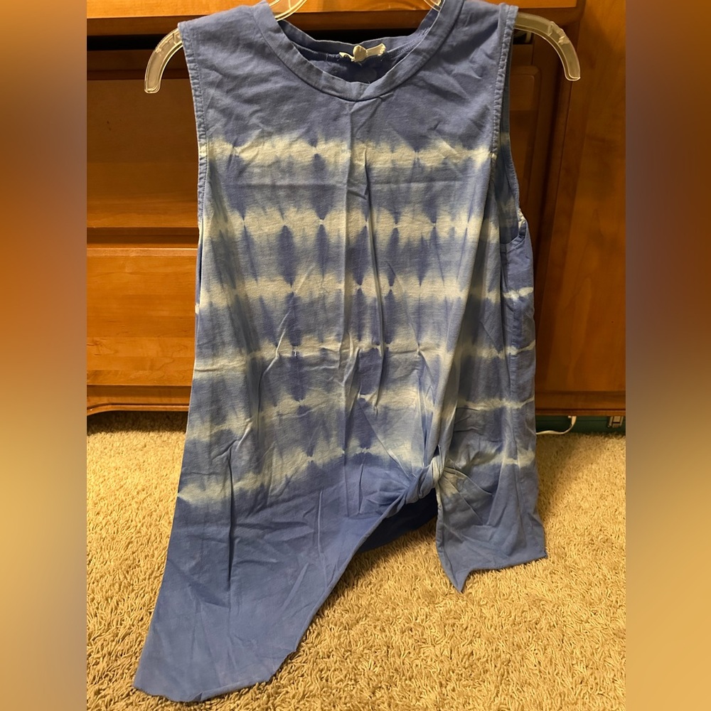 Easel Blue/White Tank